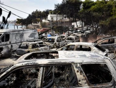 Το λάθος που κόστισε ζωές: Όταν η Αστυνομία έστειλε τον κόσμο στο Μάτι - Βίντεο: Οι άνεμοι «οδήγησαν» την φωτιά